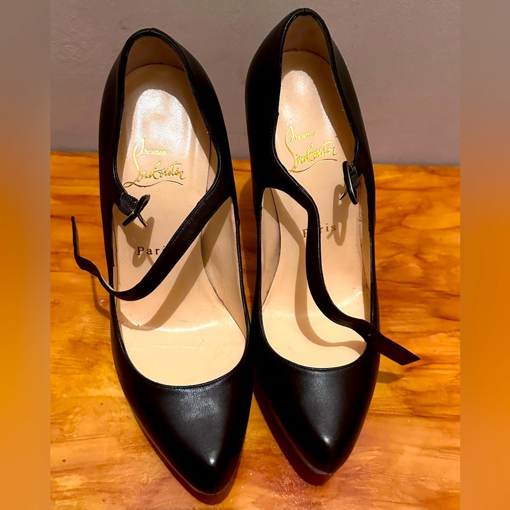 Christian Louboutin Simple Pump  Black Heels